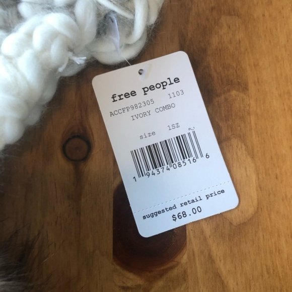 Free People Snow Castle Pom Pom Hat NWT - Picture 5 of 11